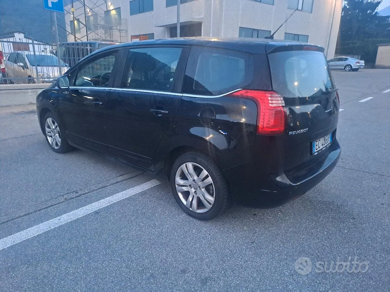 Peugeot 5008 2010 photo 3