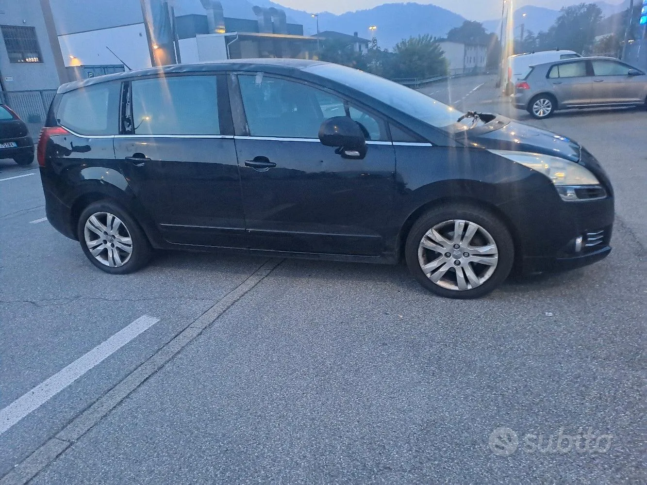 Peugeot 5008 2010 photo 2