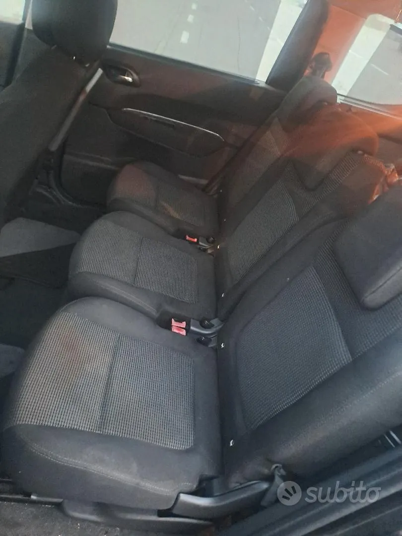 Peugeot 5008 2010 photo 5
