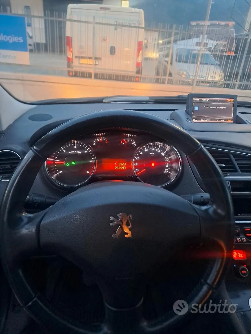 Peugeot 5008 2010 photo 4