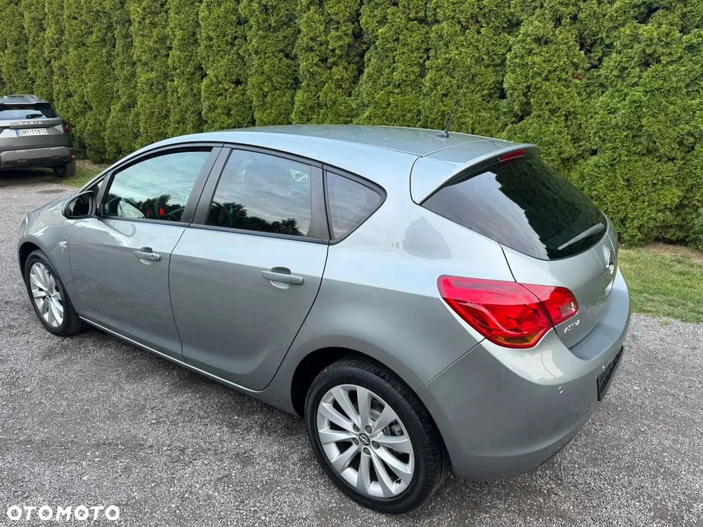 Opel Astra 2012 photo 3