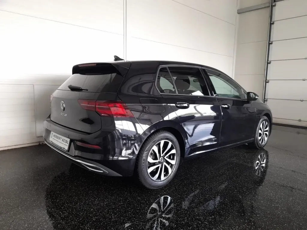 Volkswagen Golf 2022 photo 2
