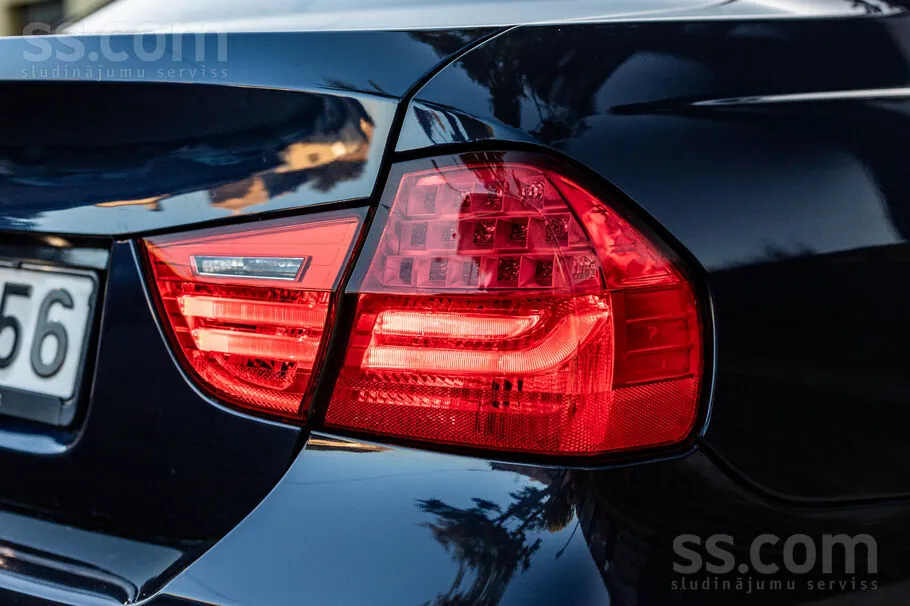 BMW E90 2010 photo 4