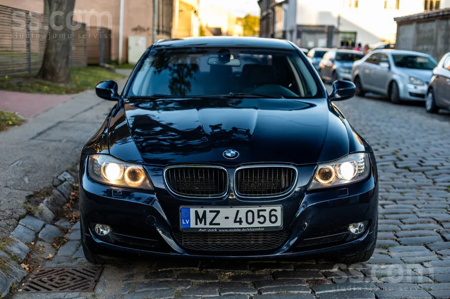 BMW E90 2010 photo 3