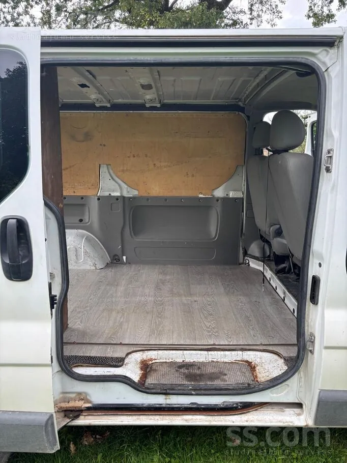Opel Vivaro 2004 photo 2