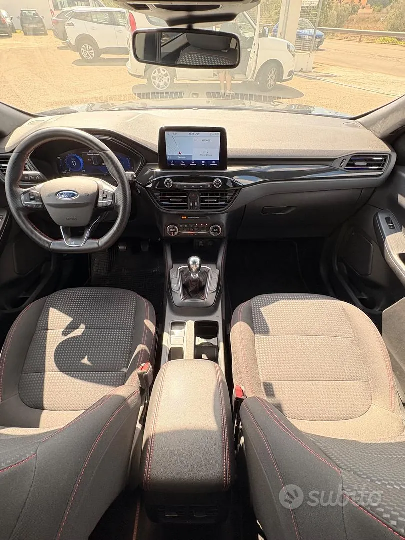 Ford Kuga 2022 photo 2