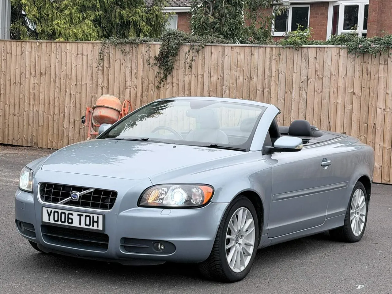 Volvo C70 2006 photo 2