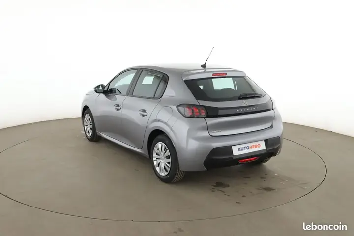 Peugeot 208 2022 photo 2