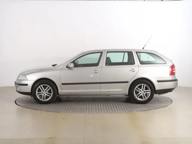 Skoda Octavia Combi 2006 photo 2