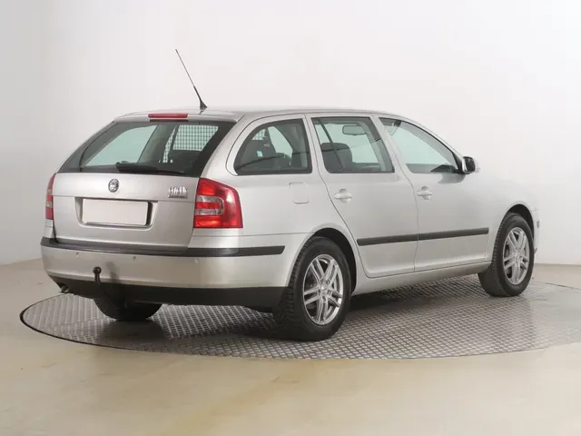 Skoda Octavia Combi 2006 photo 4