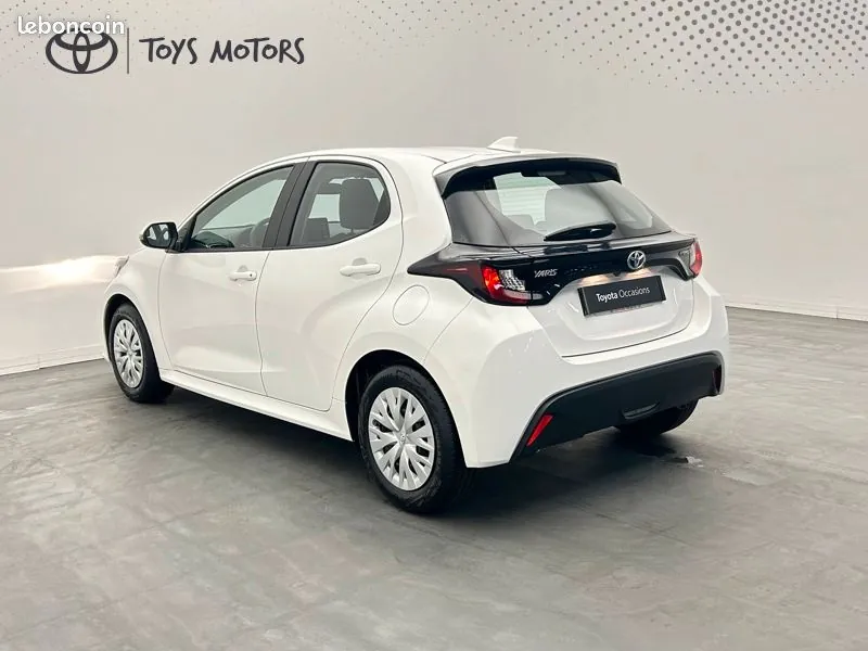 Toyota Yaris 2023 photo 3