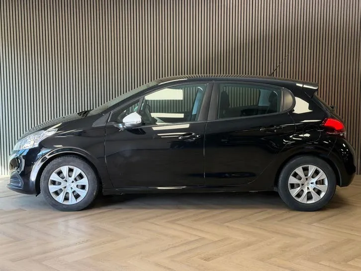 Peugeot 208 2018 photo 3