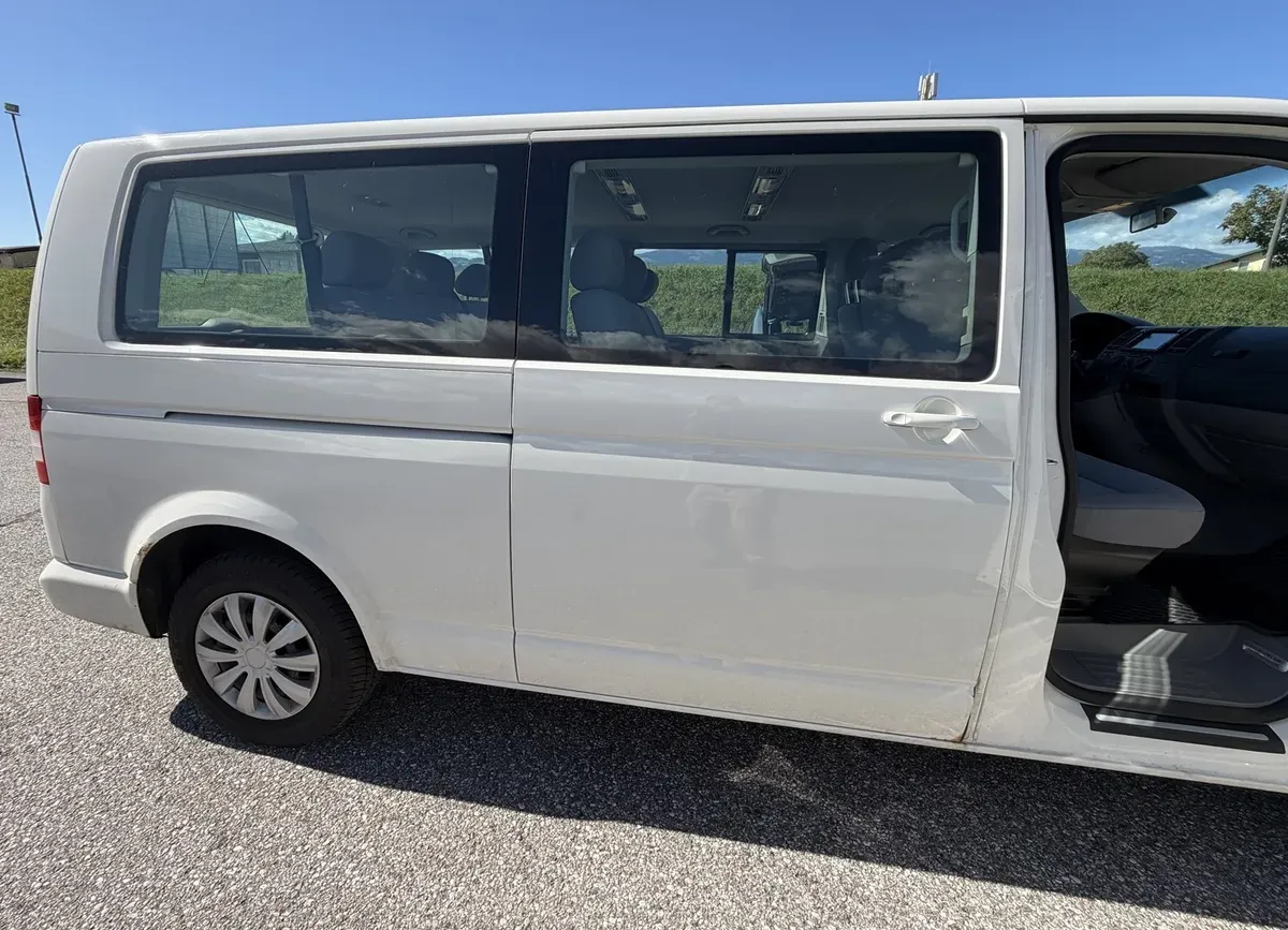 Volkswagen Caravelle 2005 photo 2