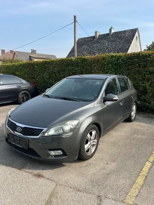 Kia Ceed 2011 photo 2