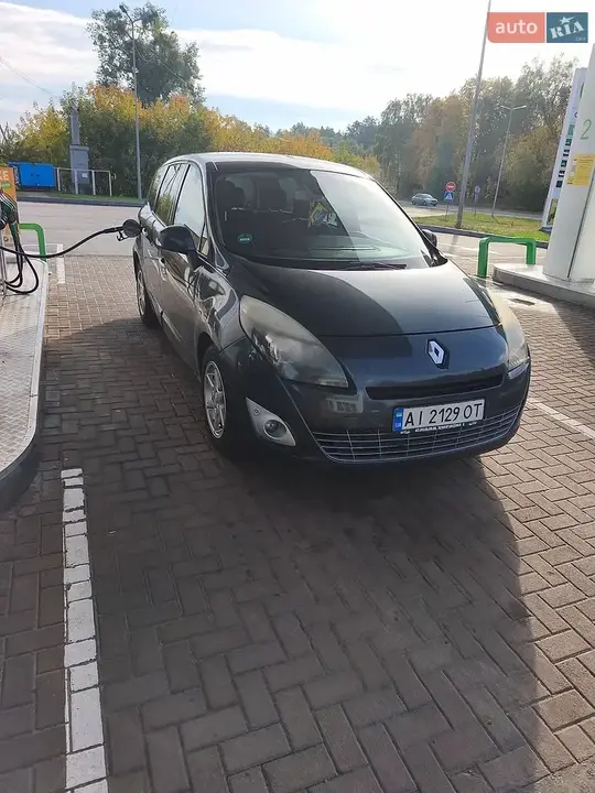 Renault Grand Scenic 2010 photo 2