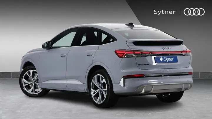 Audi E-Tron photo 3