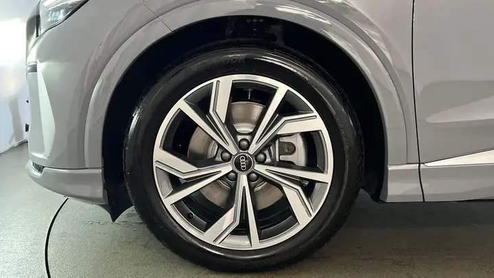 Audi E-Tron photo 5