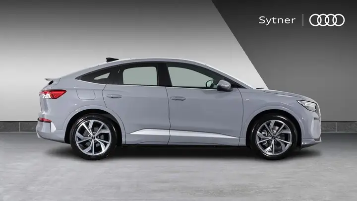 Audi E-Tron photo 4