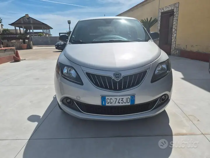 Lancia Ypsilon