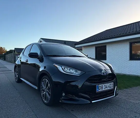 Toyota Yaris 2021 photo 2