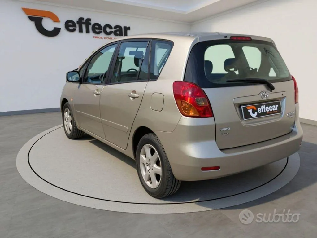 Toyota Corolla Verso 2003 photo 4