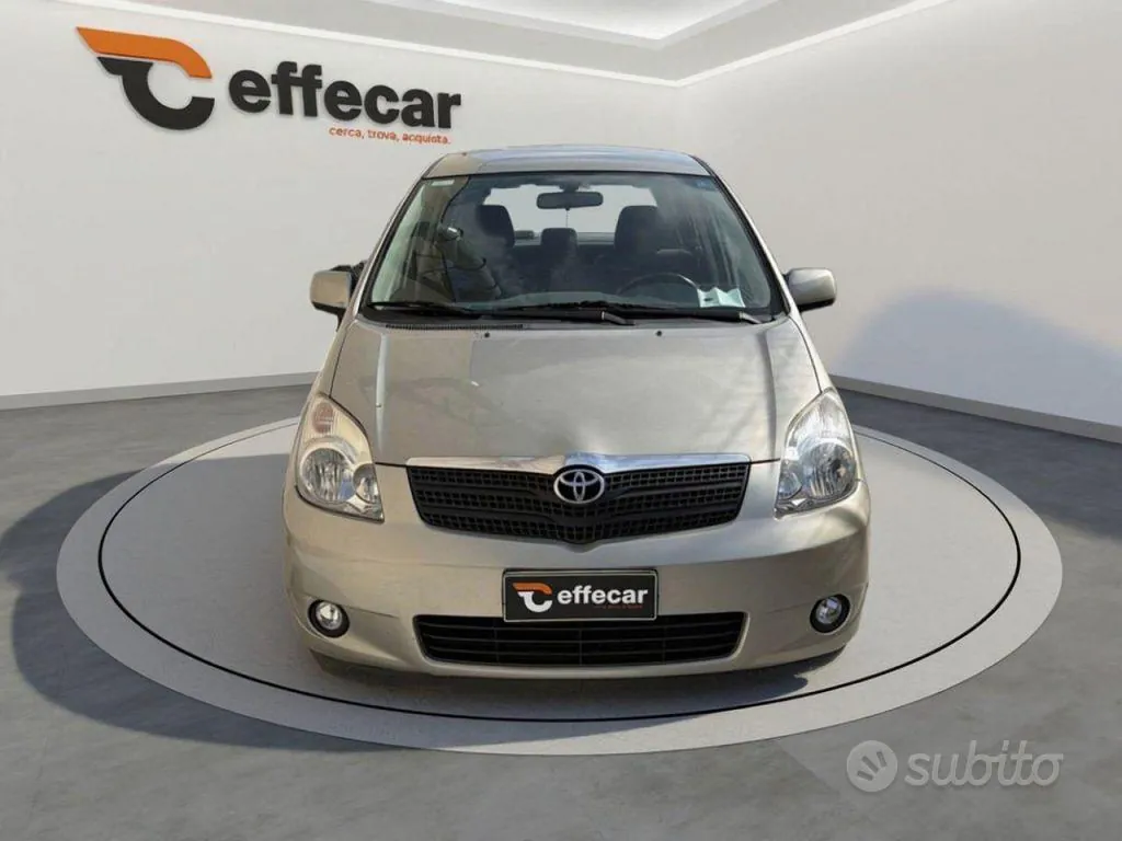 Toyota Corolla Verso 2003 photo 2