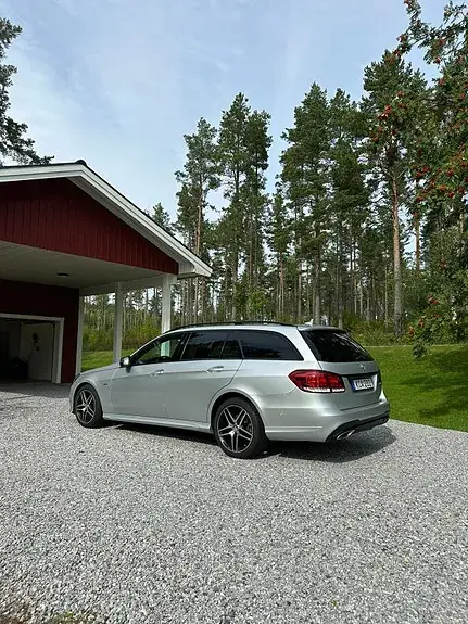 Mercedes-Benz E 220