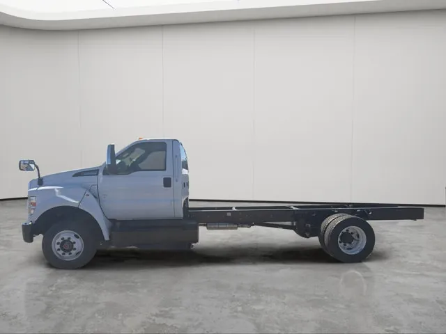 Ford Super Duty F-650 2027 photo 3