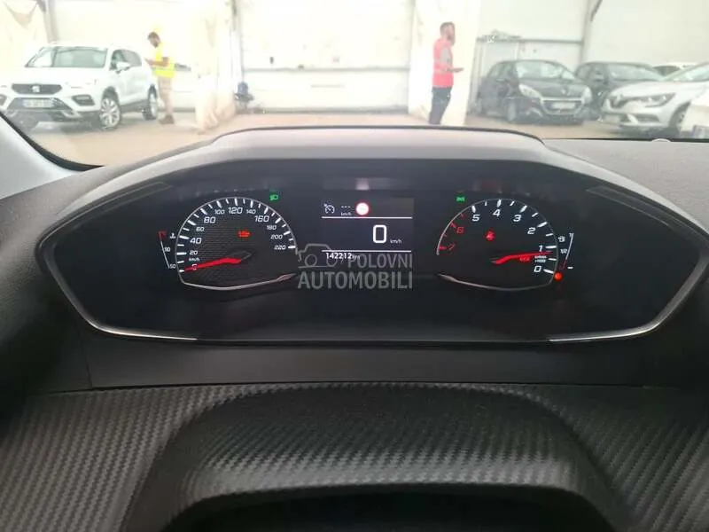 Peugeot 208 2022 photo 3