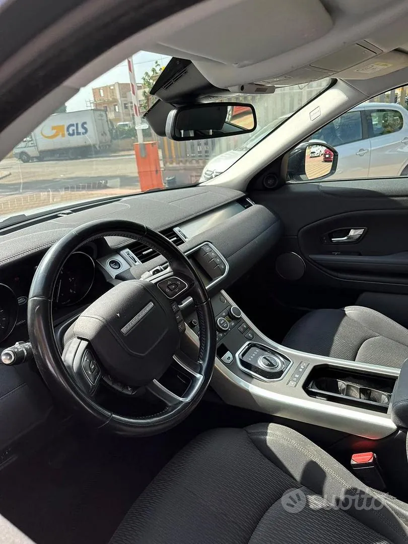Land Rover Range Rover Evoque 2018 photo 4