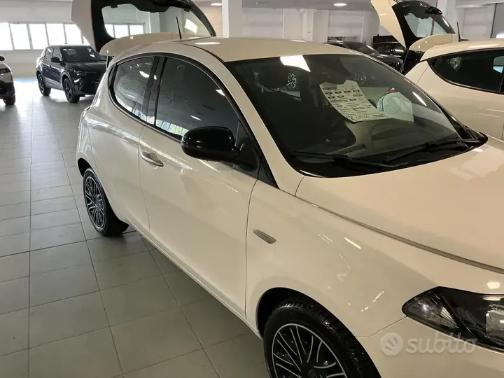 Lancia Ypsilon 2022 photo 2