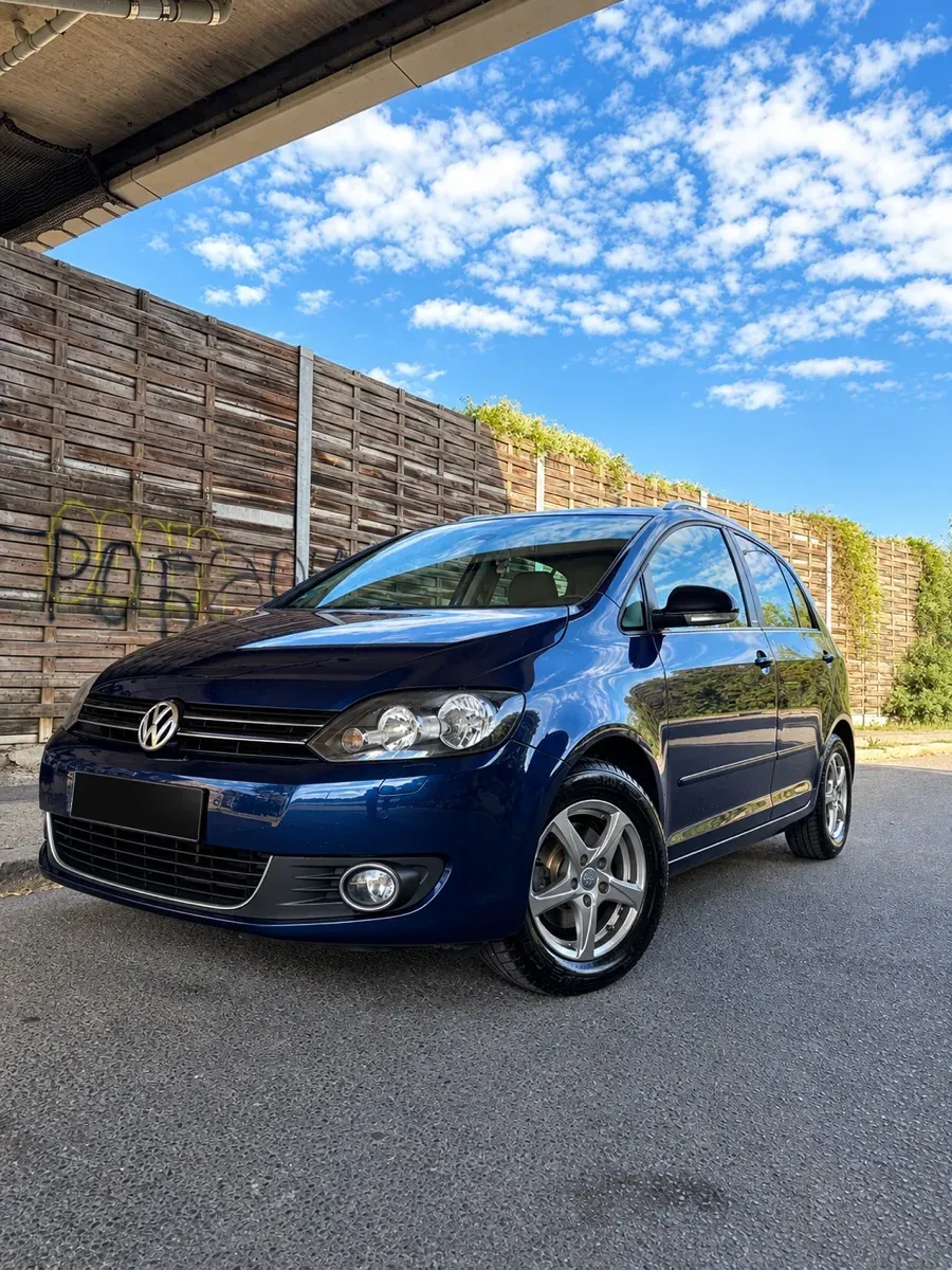 Volkswagen Golf 2011 photo 2