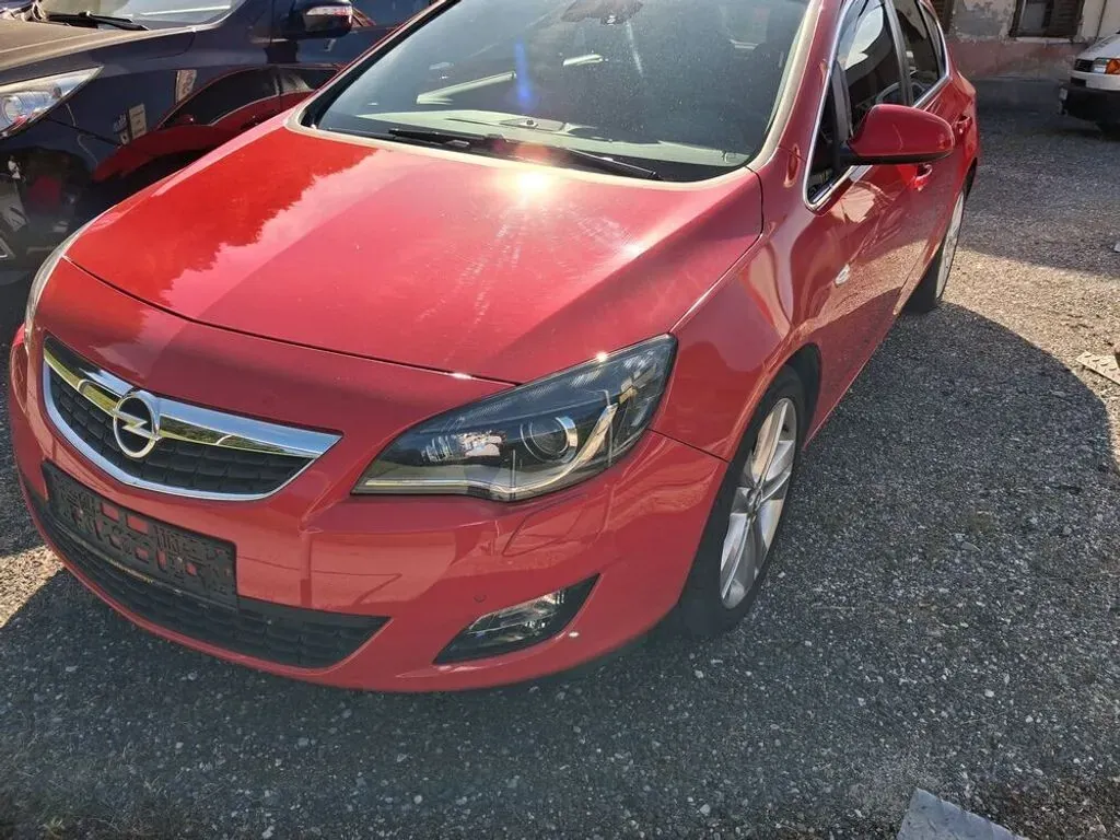 Opel Astra 2011 photo 3