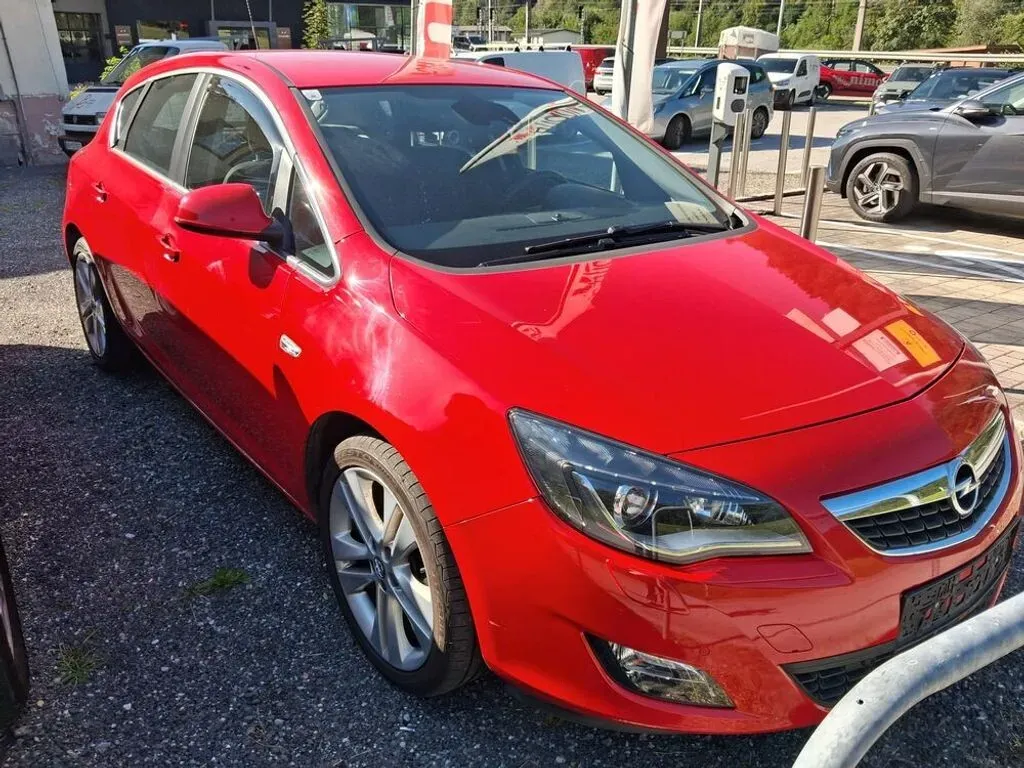 Opel Astra 2011 photo 2