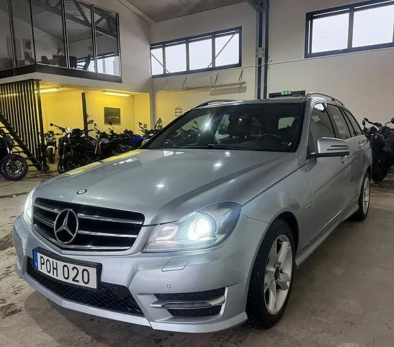 Mercedes-Benz C220 2014 photo 4