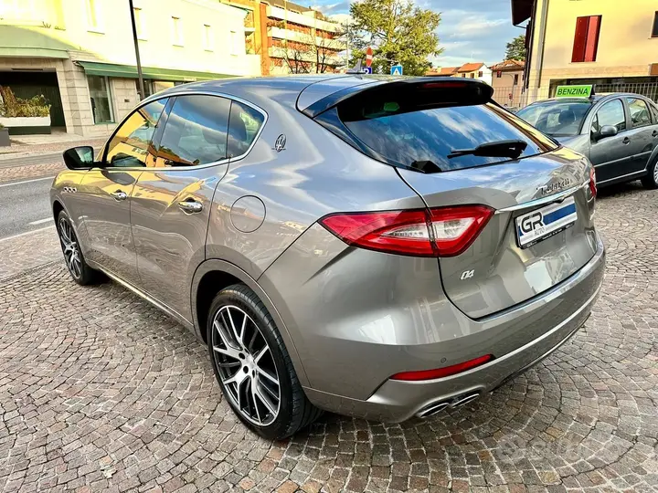 Maserati Levante 2017 photo 4