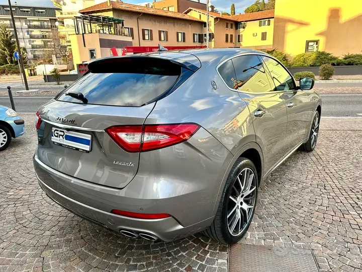Maserati Levante 2017 photo 5