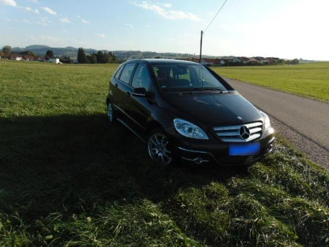 Mercedes-Benz B180