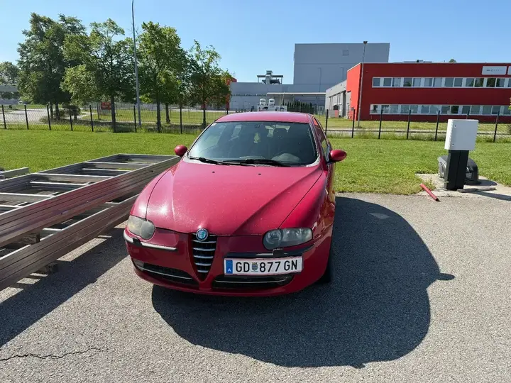 Alfa Romeo 147 2005 photo 2