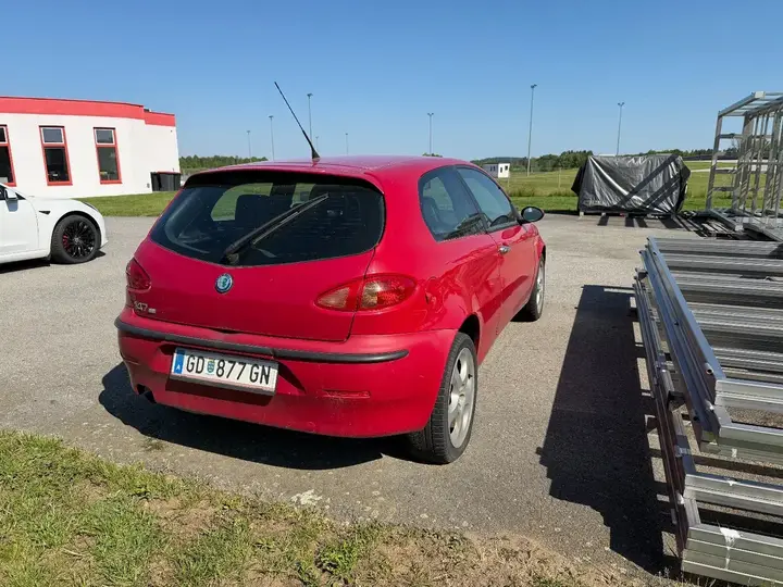 Alfa Romeo 147 2005 photo 3