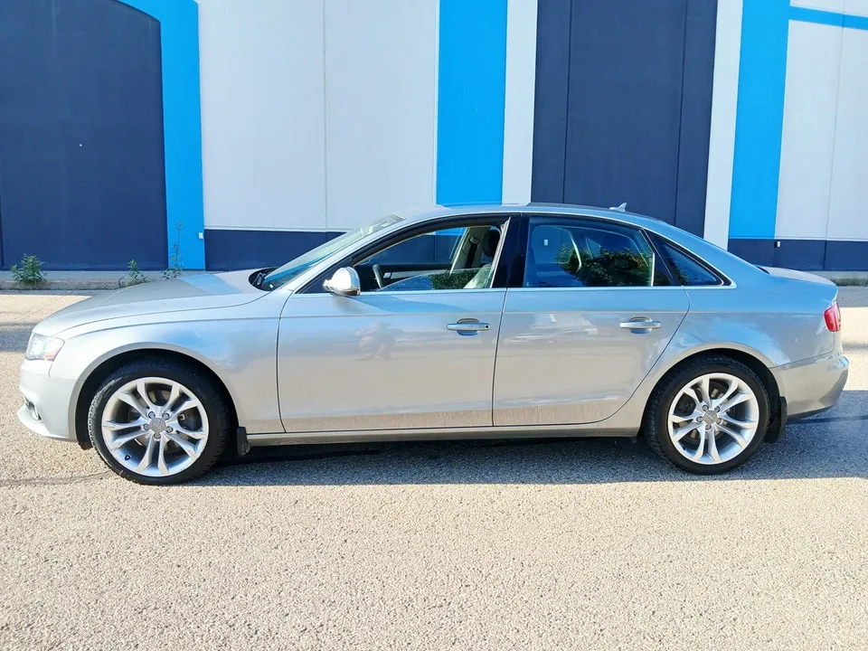 Audi A4 2011 photo 2