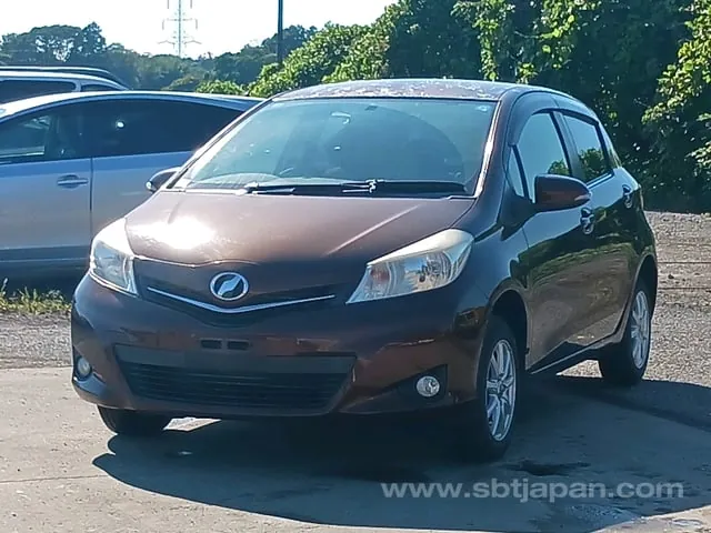 Toyota Vitz Jewela 2013 photo 3