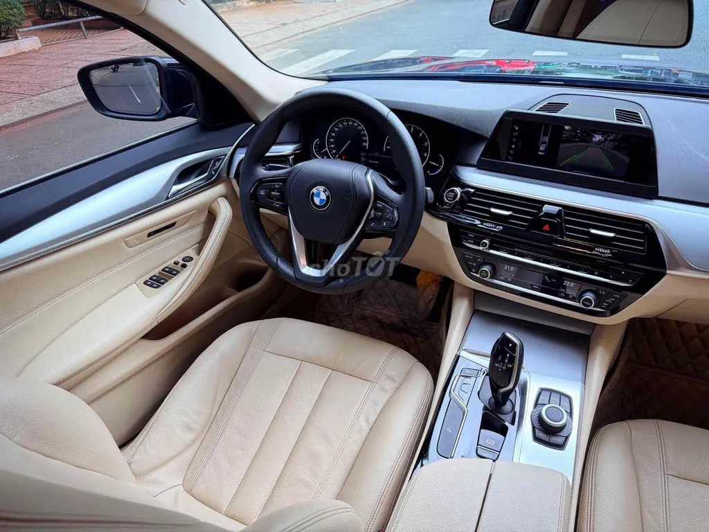 BMW 5 Series 2018 photo 2