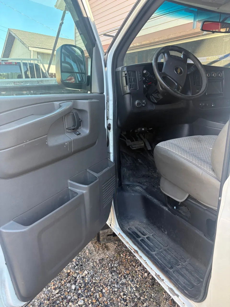 Chevrolet Express 2015 photo 2