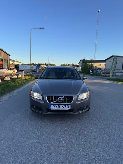 Volvo V70 2010 photo 3