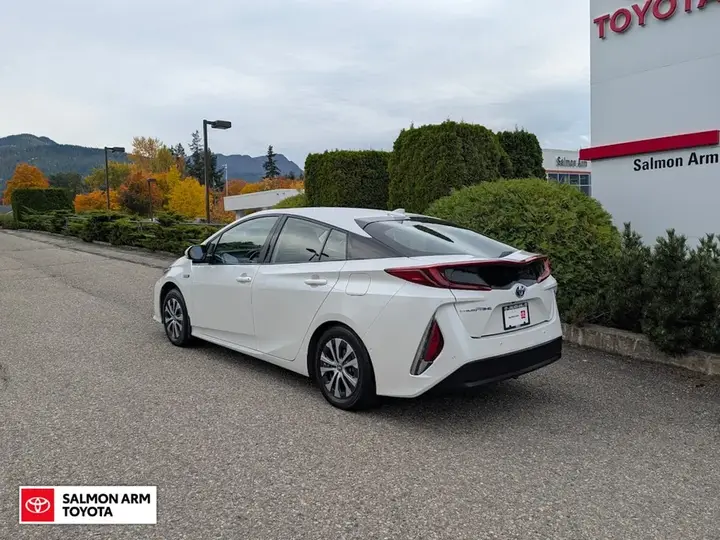 Toyota Prius Prime 2020 photo 4
