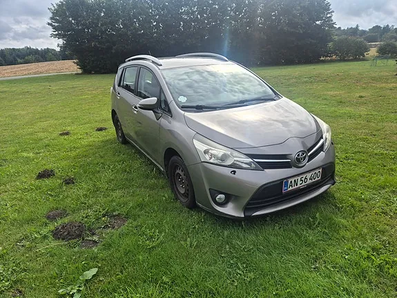 Toyota Verso 2014 photo 4