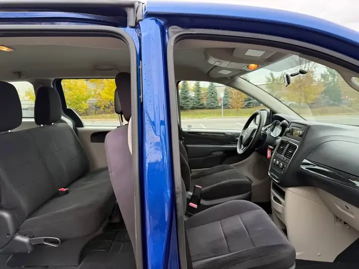Dodge Grand Caravan 2013 photo 3