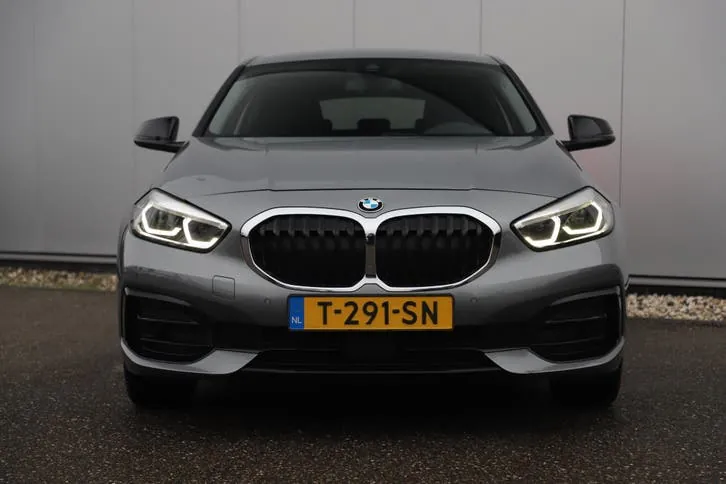 BMW 1 Series 2023 photo 2