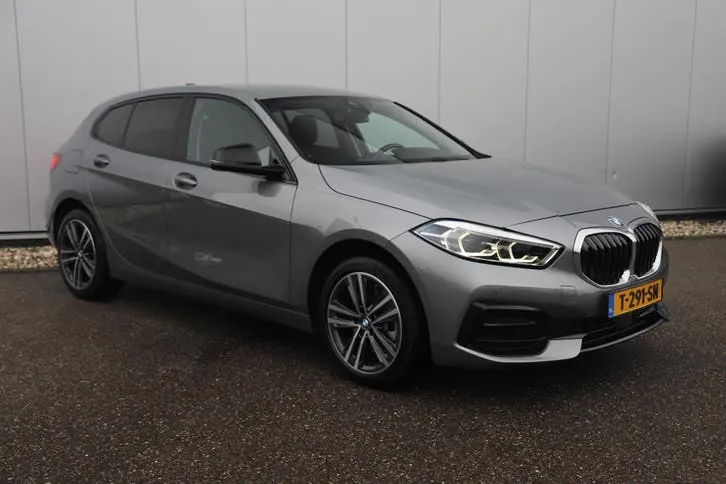BMW 1 Series 2023 photo 3